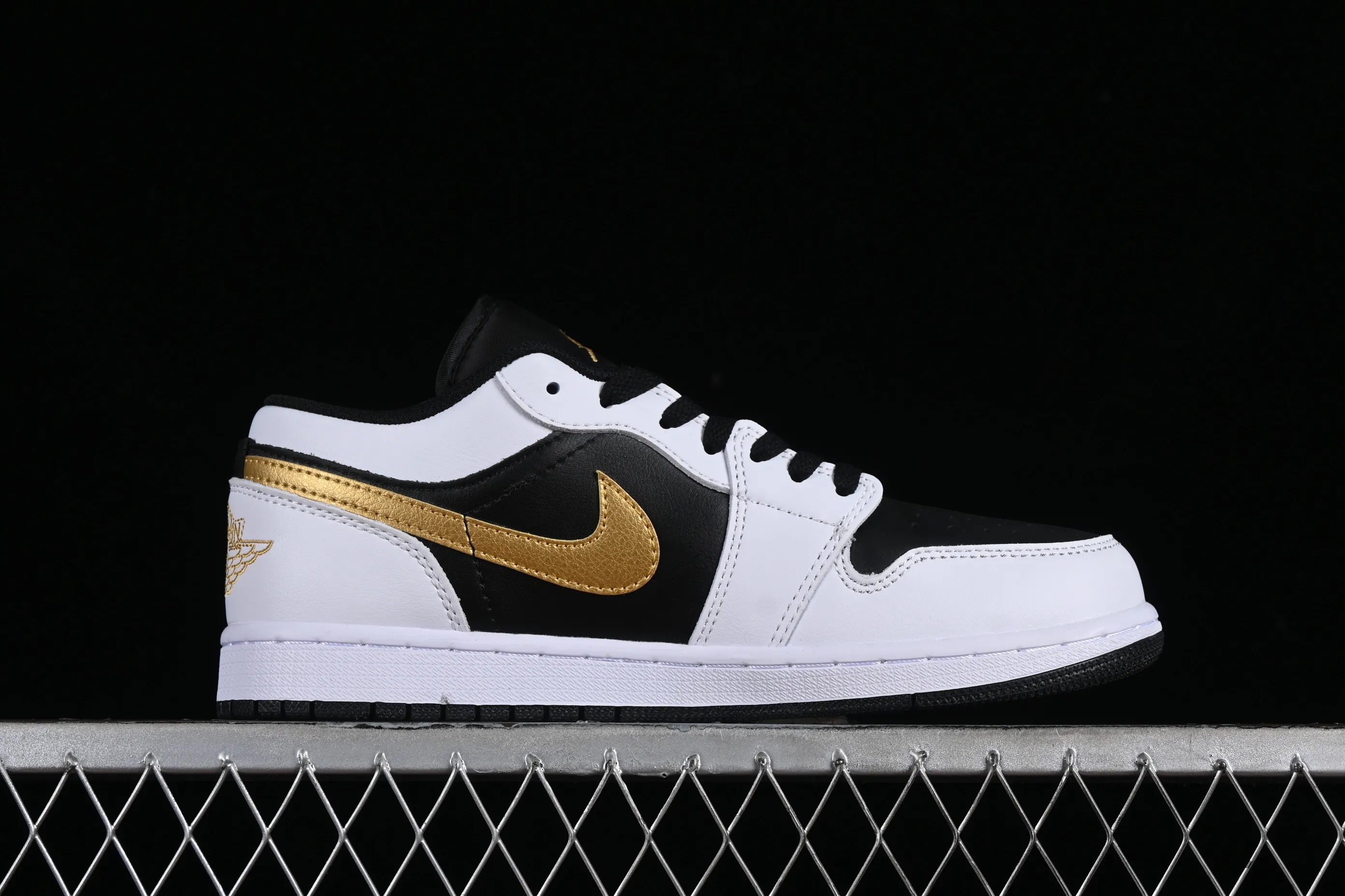 All categories Air Jordan Jordan series basketball shoes Air Jordan 1 Low Z version Air Jordan 1 Low AJ1 Joe 1 black and white gold hook low-top cultural basketball shoes 553558-172